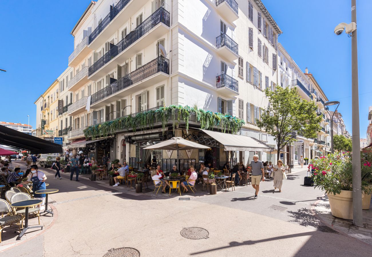 Appartement à Cannes - 3 Pièces Ultra Central avec Clim à 3 minutes du Palais