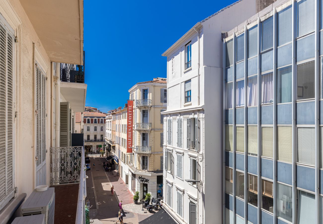 Appartement à Cannes - 3 Pièces Ultra Central avec Clim à 3 minutes du Palais