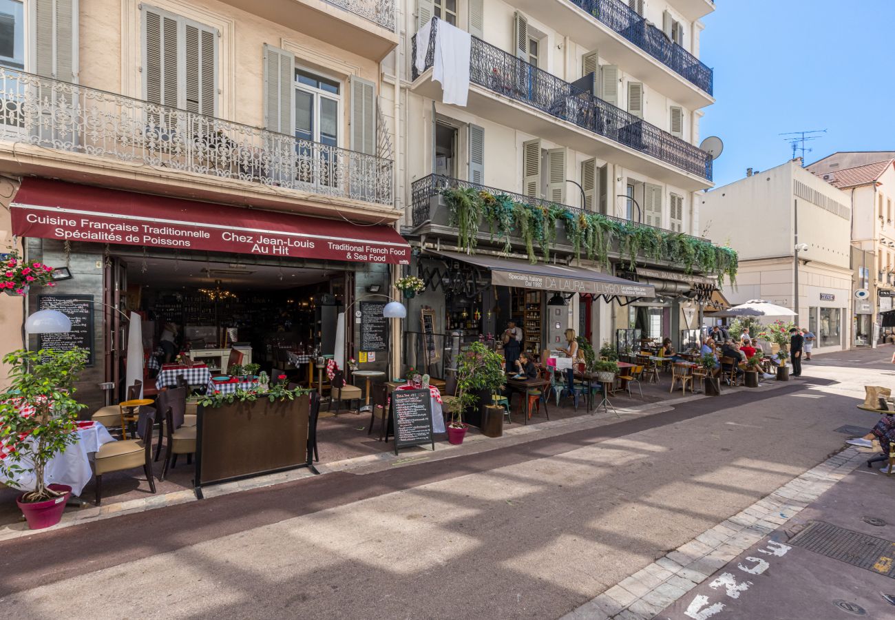 Appartement à Cannes - 3 Pièces Ultra Central avec Clim à 3 minutes du Palais