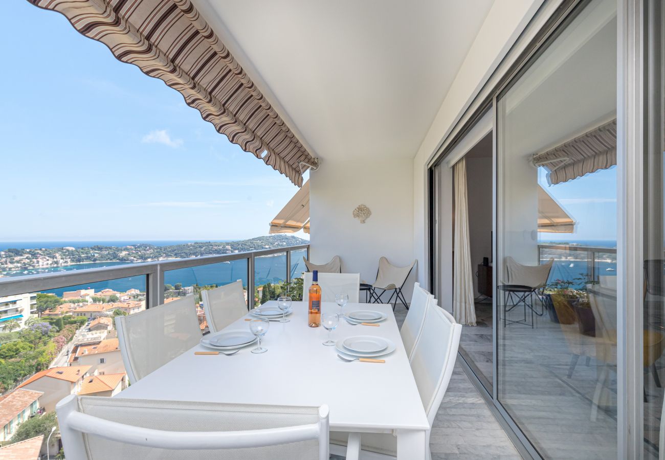 Appartement à Villefranche-sur-Mer - Vue Mer, Parc, Piscine & Tennis - 3 Pièces