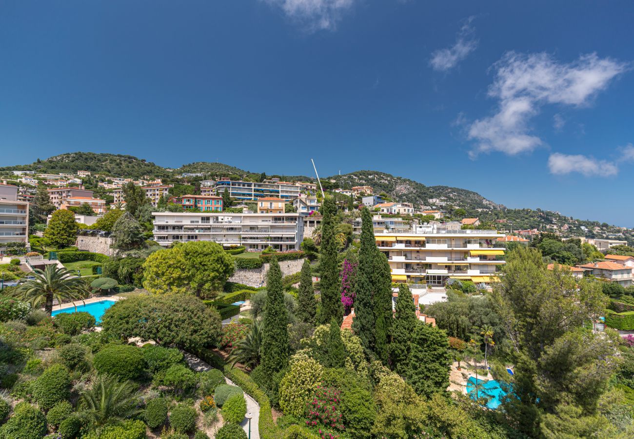 Appartement à Villefranche-sur-Mer - Vue Mer, Parc, Piscine & Tennis - 3 Pièces