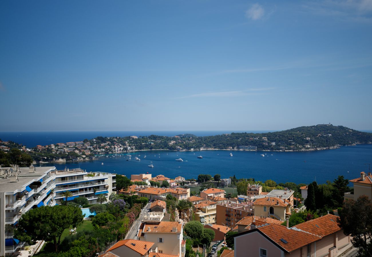 Appartement à Villefranche-sur-Mer - Vue Mer, Parc, Piscine & Tennis - 3 Pièces