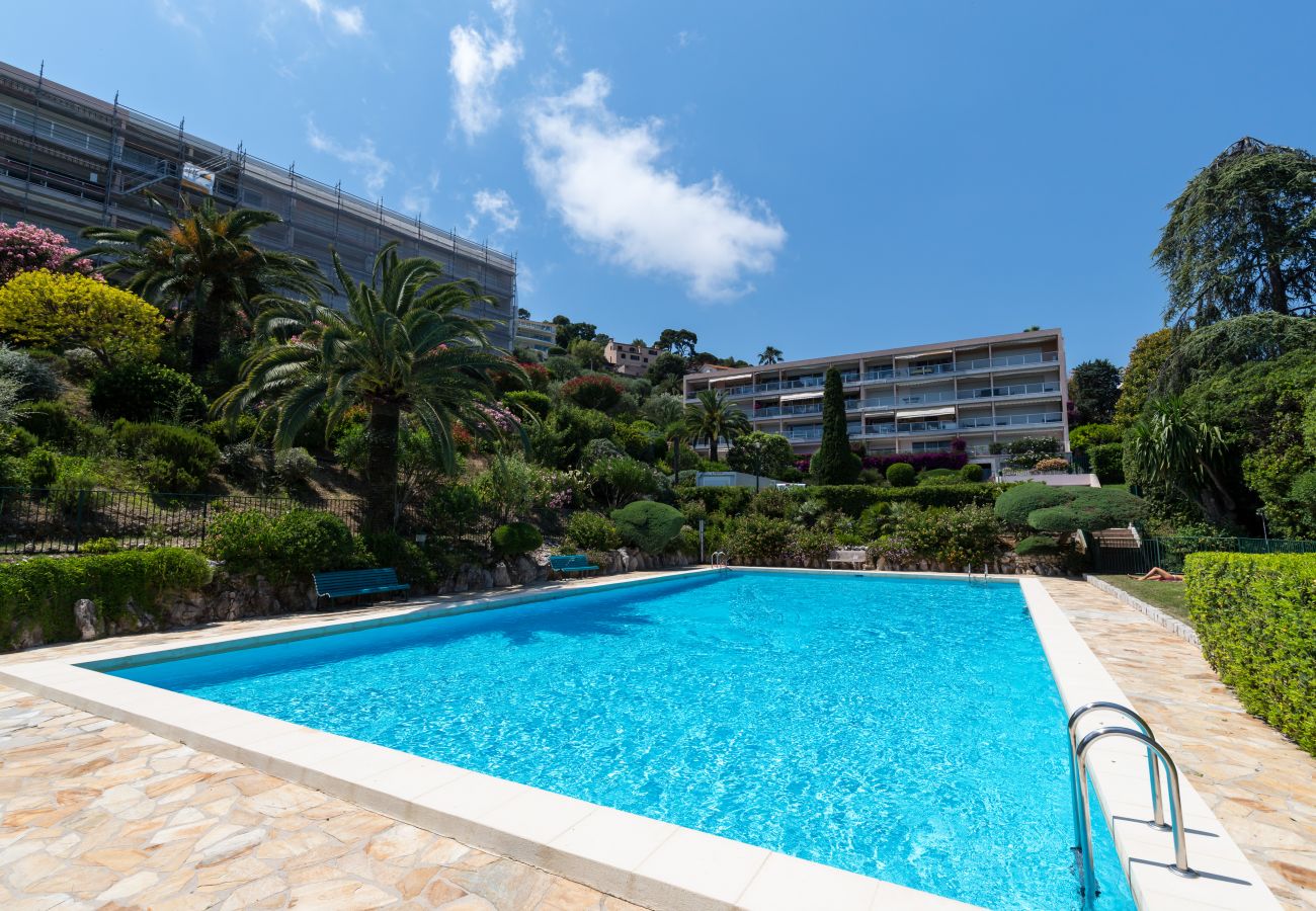 Appartement à Villefranche-sur-Mer - Vue Mer, Parc, Piscine & Tennis - 3 Pièces