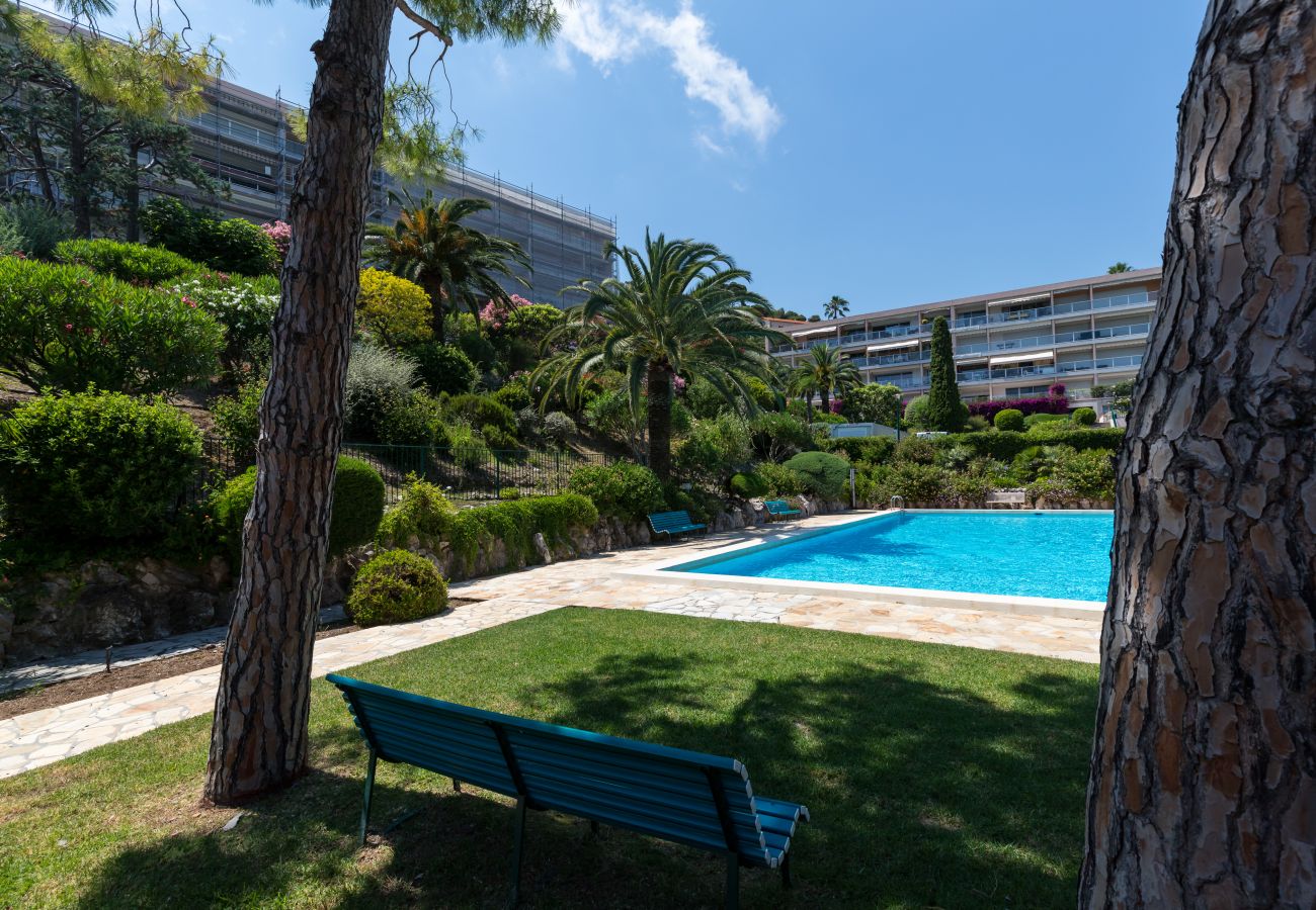 Appartement à Villefranche-sur-Mer - Vue Mer, Parc, Piscine & Tennis - 3 Pièces