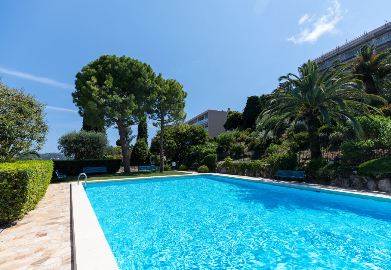 Appartement à Villefranche-sur-Mer - Vue Mer, Parc, Piscine & Tennis - 3 Pièces