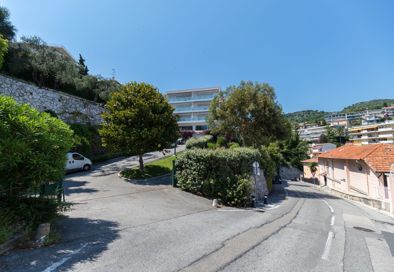 Appartement à Villefranche-sur-Mer - Vue Mer, Parc, Piscine & Tennis - 3 Pièces