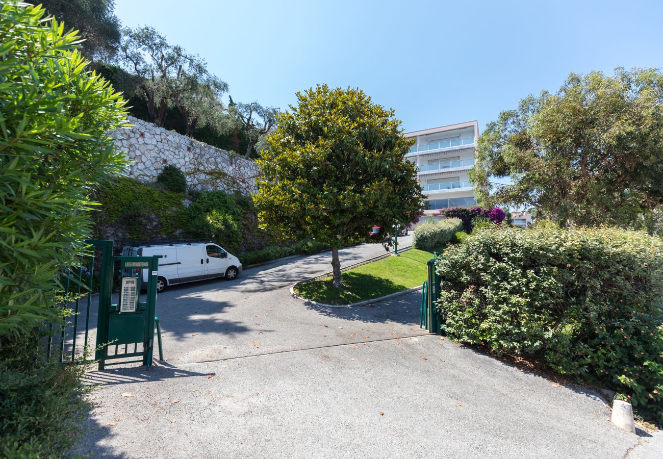 Appartement à Villefranche-sur-Mer - Vue Mer, Parc, Piscine & Tennis - 3 Pièces