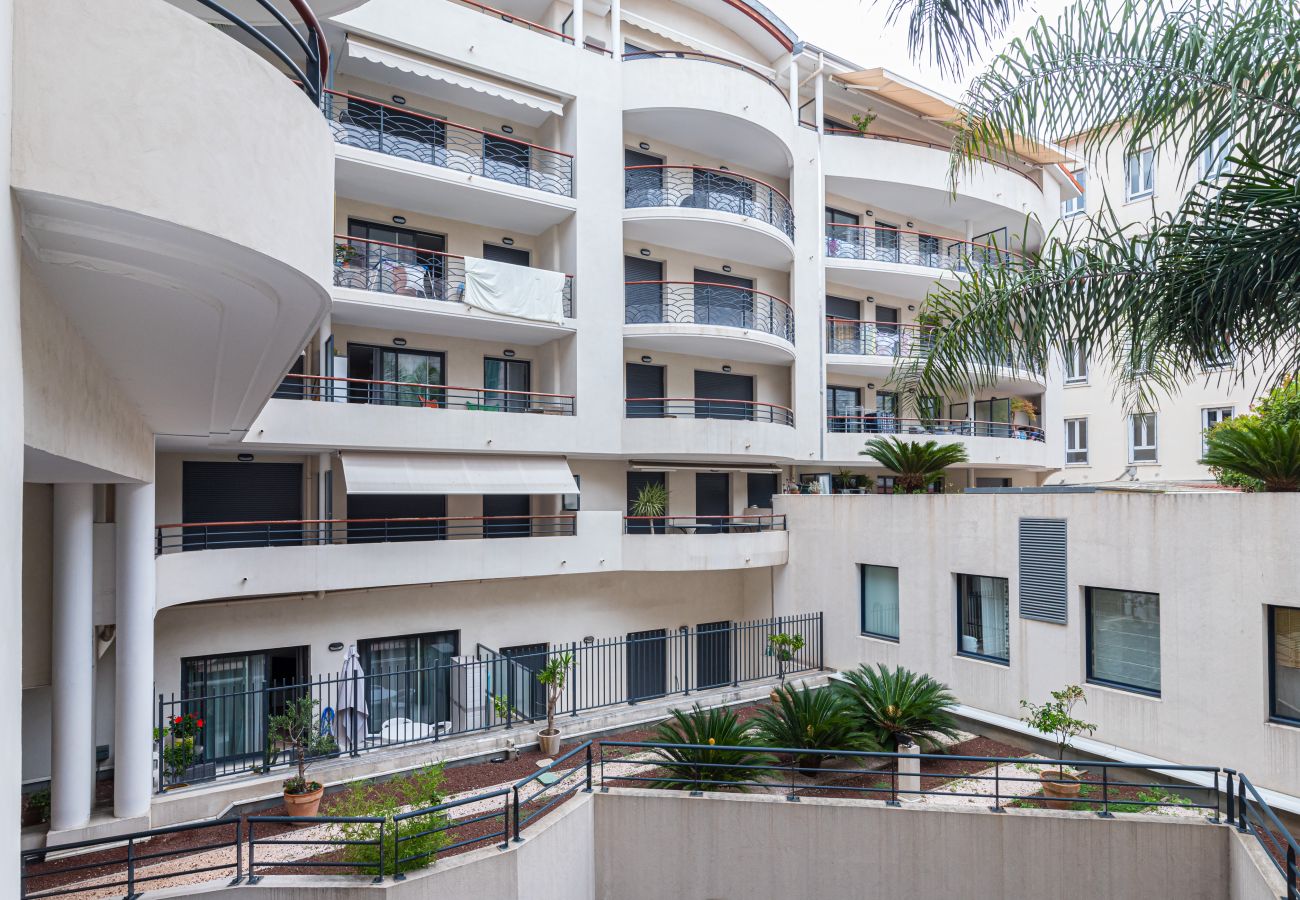 Appartement à Nice - Au Calme, 2 Pièces Ultra Central & Garage - Masséna - Jean Médecin