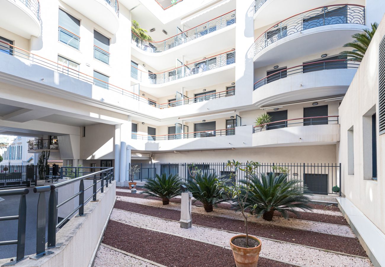 Appartement à Nice - Au Calme, 2 Pièces Ultra Central & Garage - Masséna - Jean Médecin