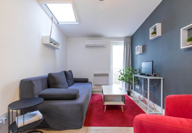 Appartement à Nice - Place Magenta - 2 Pièces Climatisé Plein Centre  Appartement à Nice - Place Magenta - 2 Pièces Climatisé Plein Centre