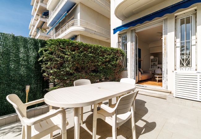 Appartement à Nice - Promenade des Anglais - 3 Pièces Grande Terrasse Appartement à Nice - Promenade des Anglais - 3 Pièces Grande Terrasse