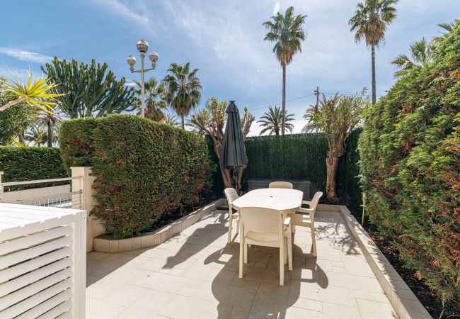 Appartement à Nice - Promenade des Anglais - 3 Pièces Grande Terrasse Appartement à Nice - Promenade des Anglais - 3 Pièces Grande Terrasse