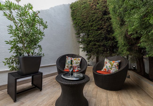 Appartement à Nice - Chaleureux 3 Pièces en Centre-Ville, Clim & Large Terrasse à 400m de la Mer Appartement à Nice - Chaleureux 3 Pièces en Centre-Ville, Clim & Large Terrasse à 400m de la Mer