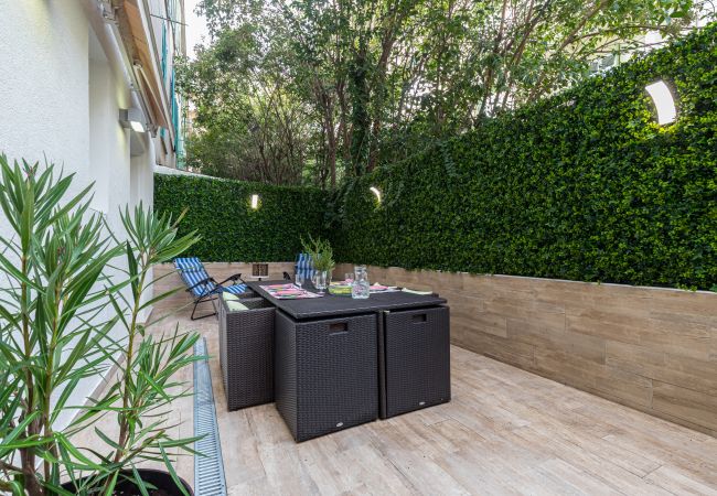 Appartement à Nice - Chaleureux 3 Pièces en Centre-Ville, Clim & Large Terrasse à 400m de la Mer Appartement à Nice - Chaleureux 3 Pièces en Centre-Ville, Clim & Large Terrasse à 400m de la Mer