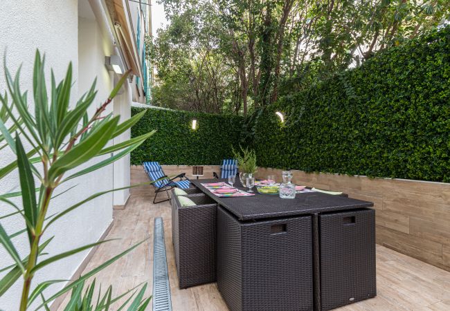 Appartement à Nice - Chaleureux 3 Pièces en Centre-Ville, Clim & Large Terrasse à 400m de la Mer Appartement à Nice - Chaleureux 3 Pièces en Centre-Ville, Clim & Large Terrasse à 400m de la Mer
