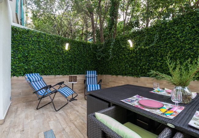 Appartement à Nice - Chaleureux 3 Pièces en Centre-Ville, Clim & Large Terrasse à 400m de la Mer Appartement à Nice - Chaleureux 3 Pièces en Centre-Ville, Clim & Large Terrasse à 400m de la Mer