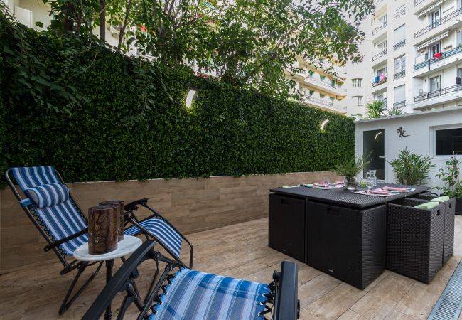 Appartement à Nice - Chaleureux 3 Pièces en Centre-Ville, Clim & Large Terrasse à 400m de la Mer Appartement à Nice - Chaleureux 3 Pièces en Centre-Ville, Clim & Large Terrasse à 400m de la Mer