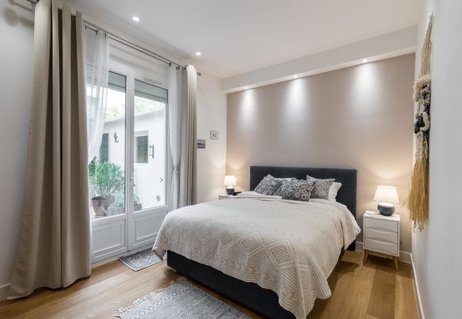 Appartement à Nice - Chaleureux 3 Pièces en Centre-Ville, Clim & Large Terrasse à 400m de la Mer Appartement à Nice - Chaleureux 3 Pièces en Centre-Ville, Clim & Large Terrasse à 400m de la Mer