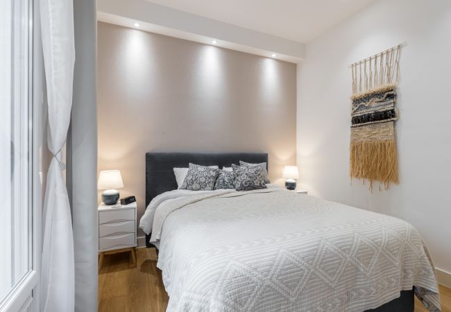Appartement à Nice - Chaleureux 3 Pièces en Centre-Ville, Clim & Large Terrasse à 400m de la Mer Appartement à Nice - Chaleureux 3 Pièces en Centre-Ville, Clim & Large Terrasse à 400m de la Mer