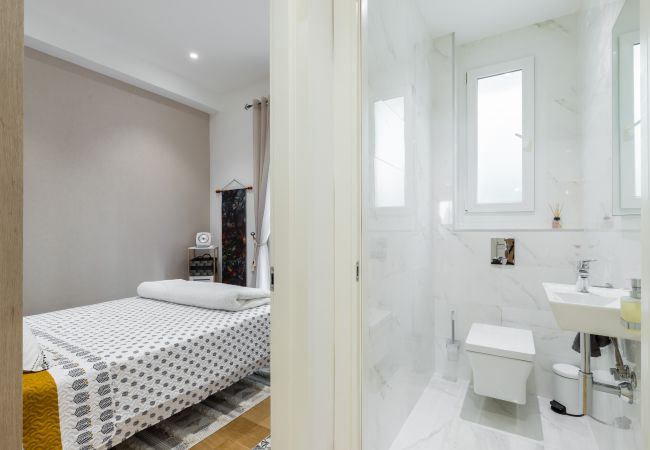 Appartement à Nice - Chaleureux 3 Pièces en Centre-Ville, Clim & Large Terrasse à 400m de la Mer Appartement à Nice - Chaleureux 3 Pièces en Centre-Ville, Clim & Large Terrasse à 400m de la Mer