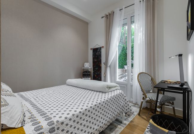 Appartement à Nice - Chaleureux 3 Pièces en Centre-Ville, Clim & Large Terrasse à 400m de la Mer Appartement à Nice - Chaleureux 3 Pièces en Centre-Ville, Clim & Large Terrasse à 400m de la Mer