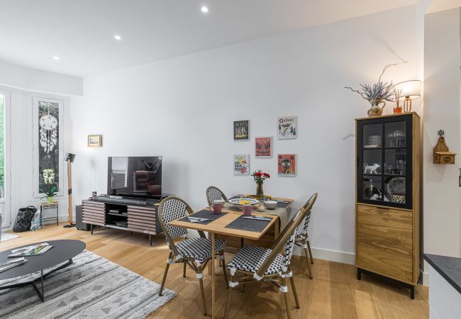 Appartement à Nice - Chaleureux 3 Pièces en Centre-Ville, Clim & Large Terrasse à 400m de la Mer Appartement à Nice - Chaleureux 3 Pièces en Centre-Ville, Clim & Large Terrasse à 400m de la Mer