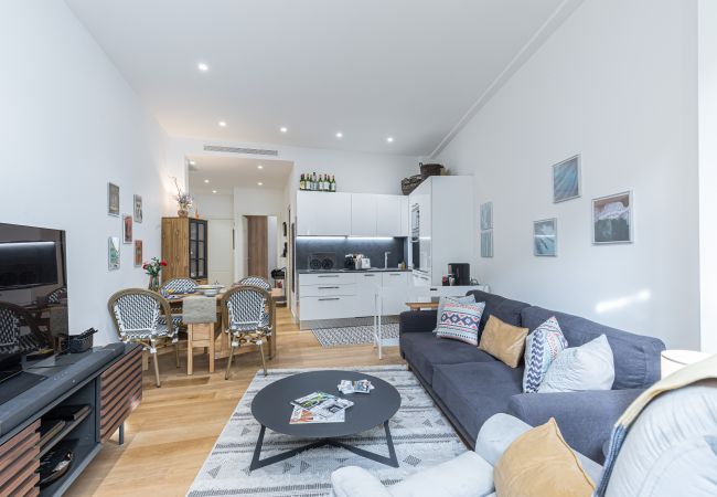 Appartement à Nice - Chaleureux 3 Pièces en Centre-Ville, Clim & Large Terrasse à 400m de la Mer Appartement à Nice - Chaleureux 3 Pièces en Centre-Ville, Clim & Large Terrasse à 400m de la Mer