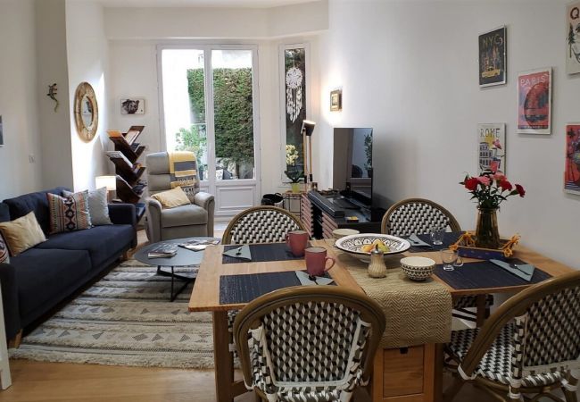 Appartement à Nice - Chaleureux 3 Pièces en Centre-Ville, Clim & Large Terrasse à 400m de la Mer Appartement à Nice - Chaleureux 3 Pièces en Centre-Ville, Clim & Large Terrasse à 400m de la Mer