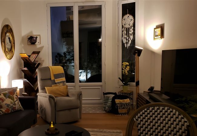 Appartement à Nice - Chaleureux 3 Pièces en Centre-Ville, Clim & Large Terrasse à 400m de la Mer Appartement à Nice - Chaleureux 3 Pièces en Centre-Ville, Clim & Large Terrasse à 400m de la Mer