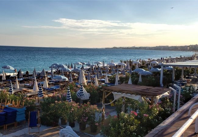 Appartement à Nice - Chaleureux 3 Pièces en Centre-Ville, Clim & Large Terrasse à 400m de la Mer Appartement à Nice - Chaleureux 3 Pièces en Centre-Ville, Clim & Large Terrasse à 400m de la Mer