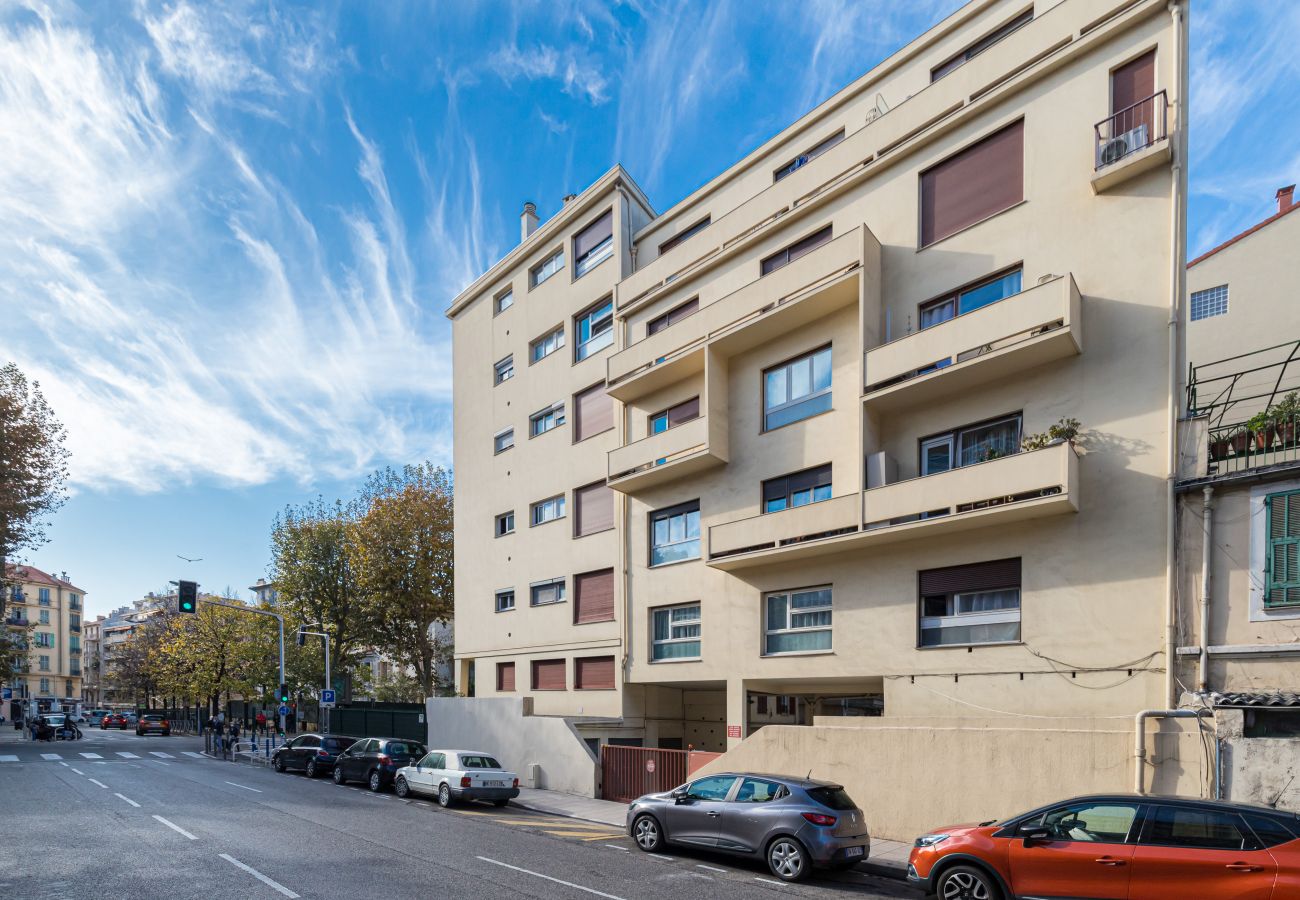 Appartement à Nice - Spacieux 3 Pièces avec Garage proche Garibaldi