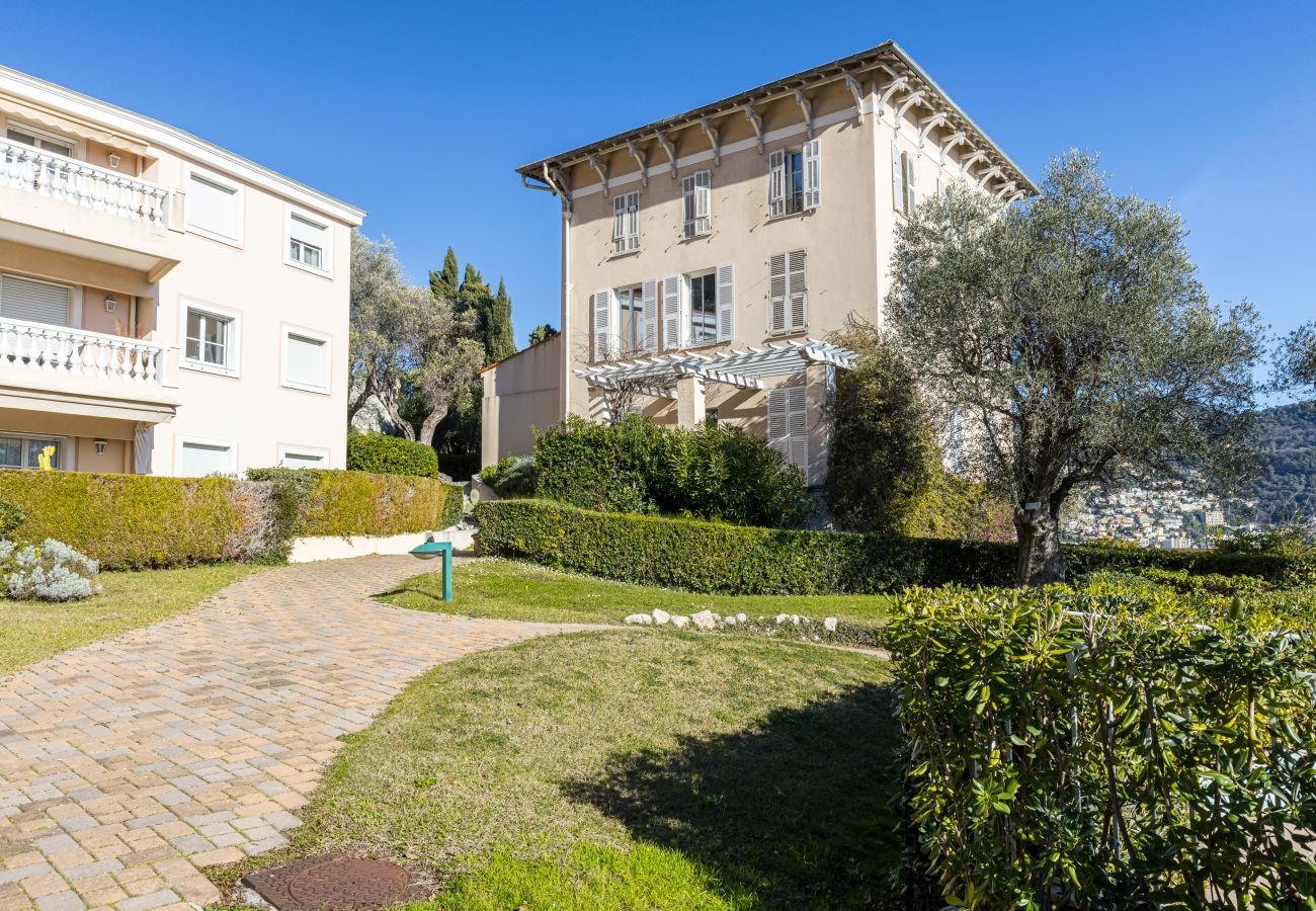 Appartement à Nice - Au Calme et vue dégagée, 2 Pièces avec Piscine & Garage