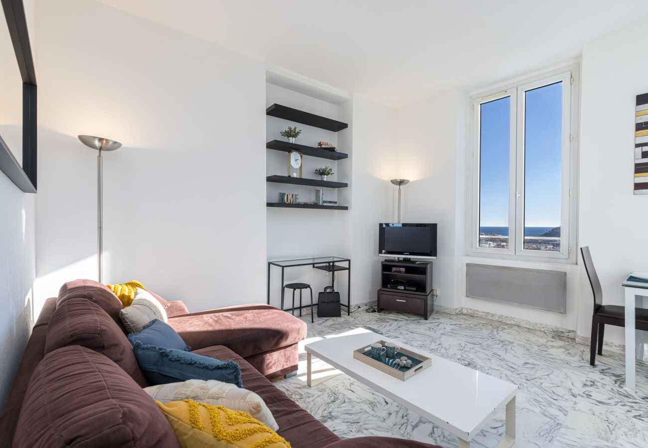 Appartement à Nice - Au Calme et vue dégagée, 2 Pièces avec Piscine & Garage