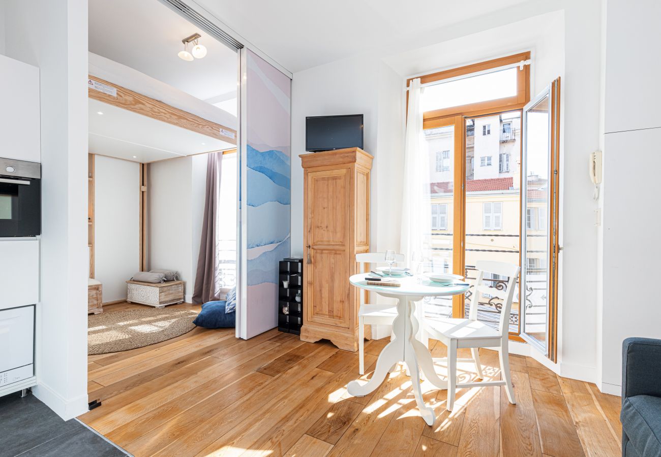 Appartement à Nice - 2 Pièces Ultra Central avec Clim & Parking