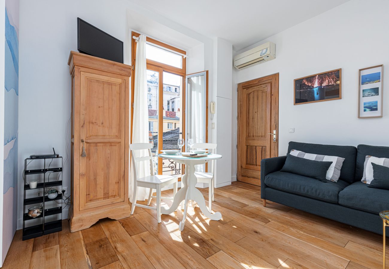 Appartement à Nice - 2 Pièces Ultra Central avec Clim & Parking