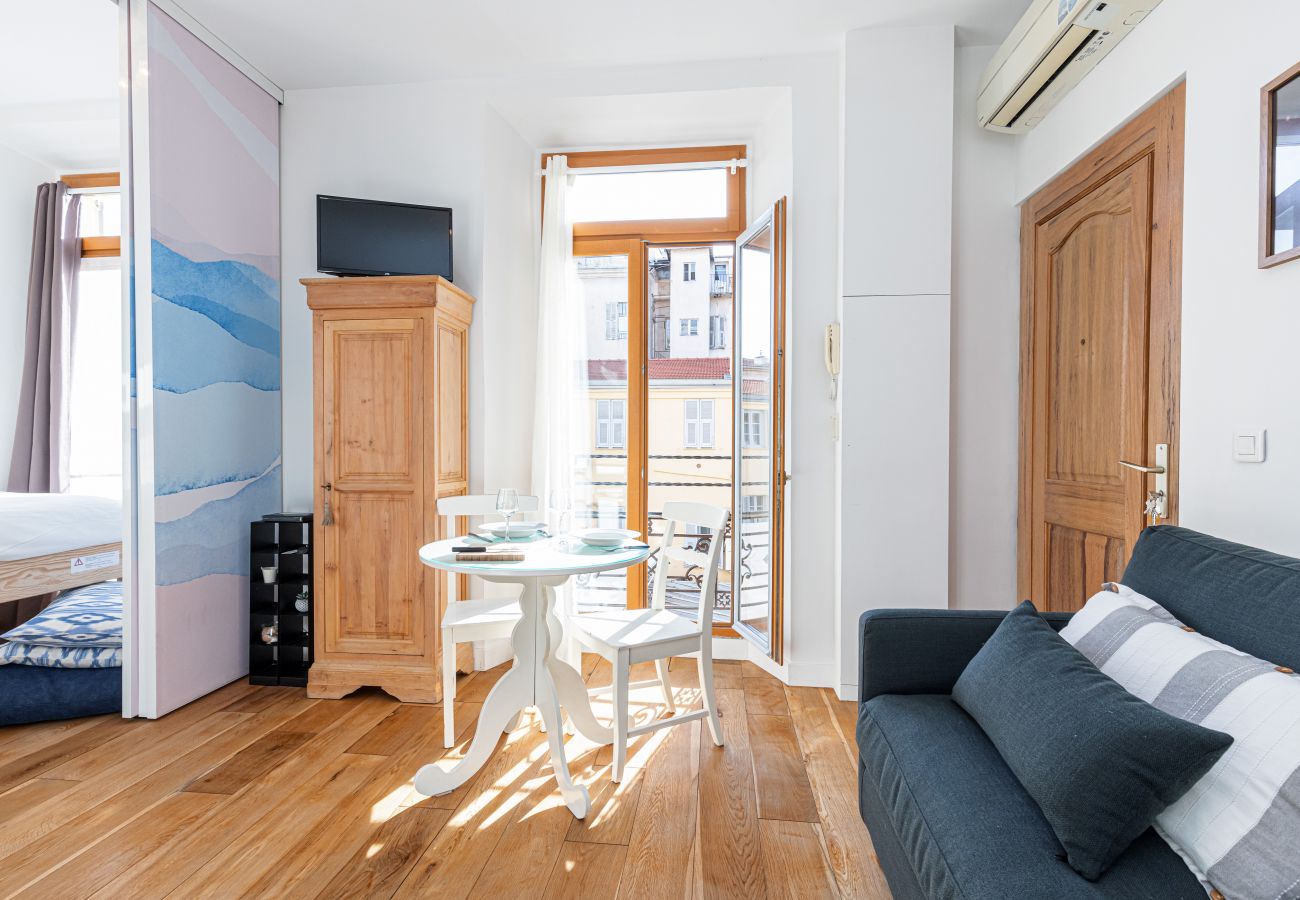 Appartement à Nice - 2 Pièces Ultra Central avec Clim & Parking