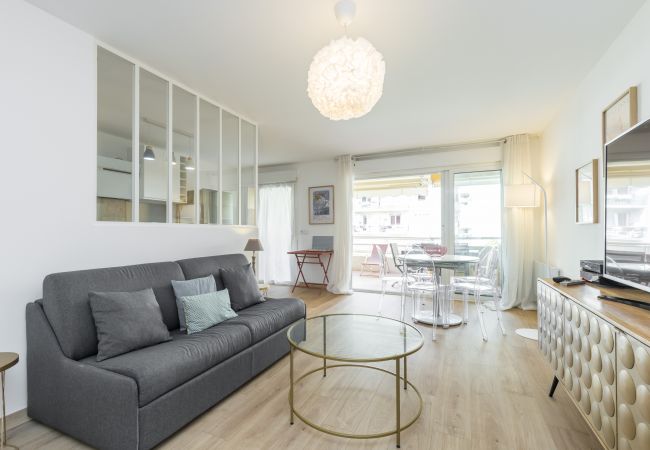 Appartement à Nice - Grand 3 Pièces Tout Neuf au Port Appartement à Nice - Grand 3 Pièces Tout Neuf au Port