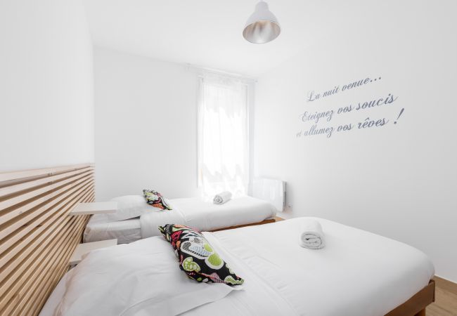 Appartement à Nice - Grand 3 Pièces Tout Neuf au Port Appartement à Nice - Grand 3 Pièces Tout Neuf au Port