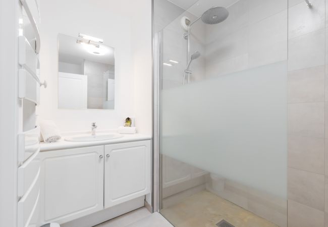 Appartement à Nice - Grand 3 Pièces Tout Neuf au Port Appartement à Nice - Grand 3 Pièces Tout Neuf au Port