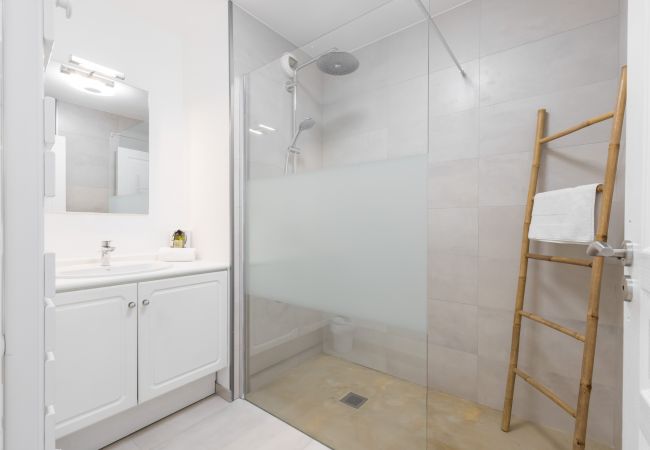 Appartement à Nice - Grand 3 Pièces Tout Neuf au Port Appartement à Nice - Grand 3 Pièces Tout Neuf au Port