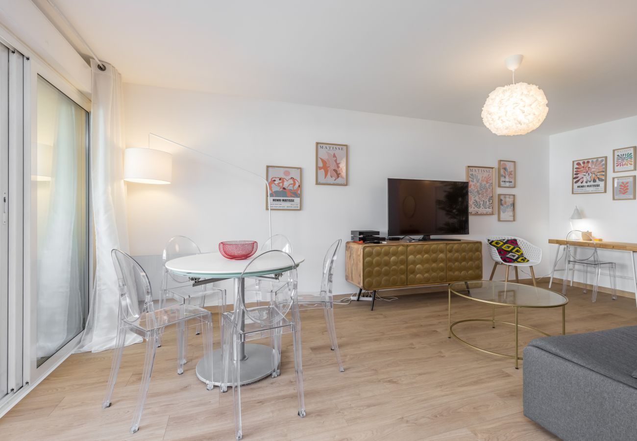 Appartement à Nice - Grand 3 Pièces Tout Neuf au Port