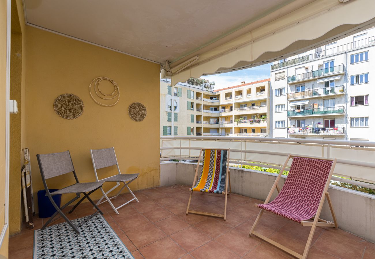 Appartement à Nice - Grand 3 Pièces Tout Neuf au Port