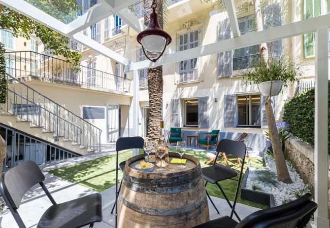 Appartement à Nice - Luxueux 4 Pièces Jardin & Parking  Appartement à Nice - Luxueux 4 Pièces Jardin & Parking