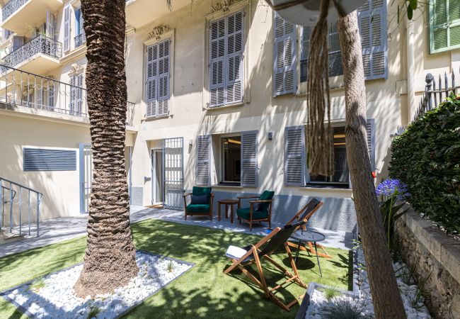 Appartement à Nice - Luxueux 4 Pièces Jardin & Parking  Appartement à Nice - Luxueux 4 Pièces Jardin & Parking