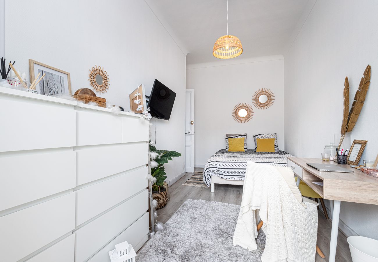 Appartement à Nice - Chaleureux & Cosy 3 Pièces en Centre-Ville