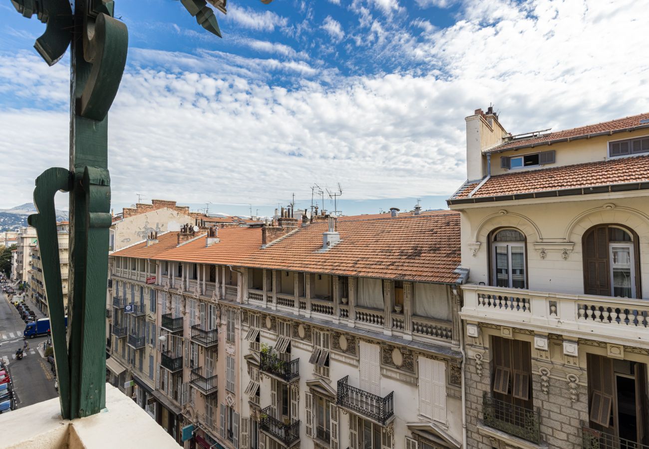 Appartement à Nice - Chaleureux & Cosy 3 Pièces en Centre-Ville