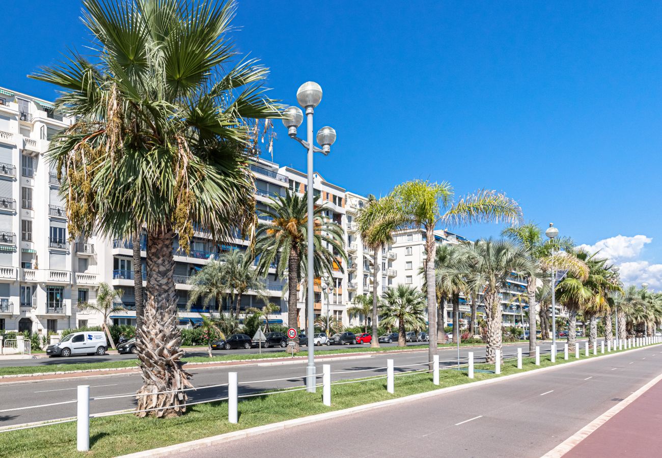 Appartement à Nice - Vue Mer - Grand 3 Pièces Promenade des Anglais