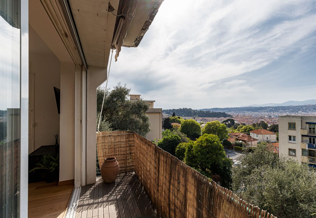 Appartement à Nice - Lumineux 3 Pièces avec Petit Jardin