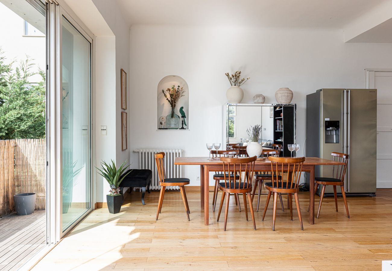 Appartement à Nice - Lumineux 3 Pièces avec Petit Jardin