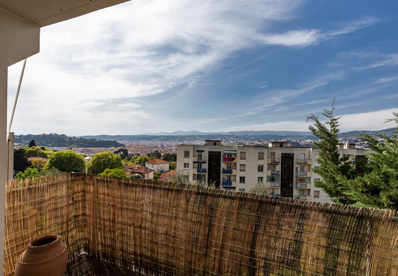 Appartement à Nice - Lumineux 3 Pièces avec Petit Jardin